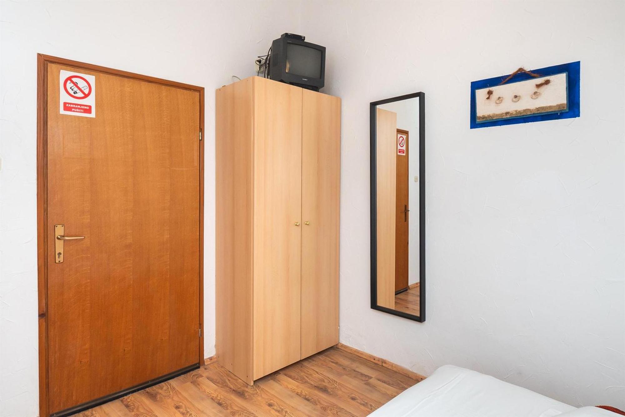Apartments And Rooms Mladen Водице Экстерьер фото